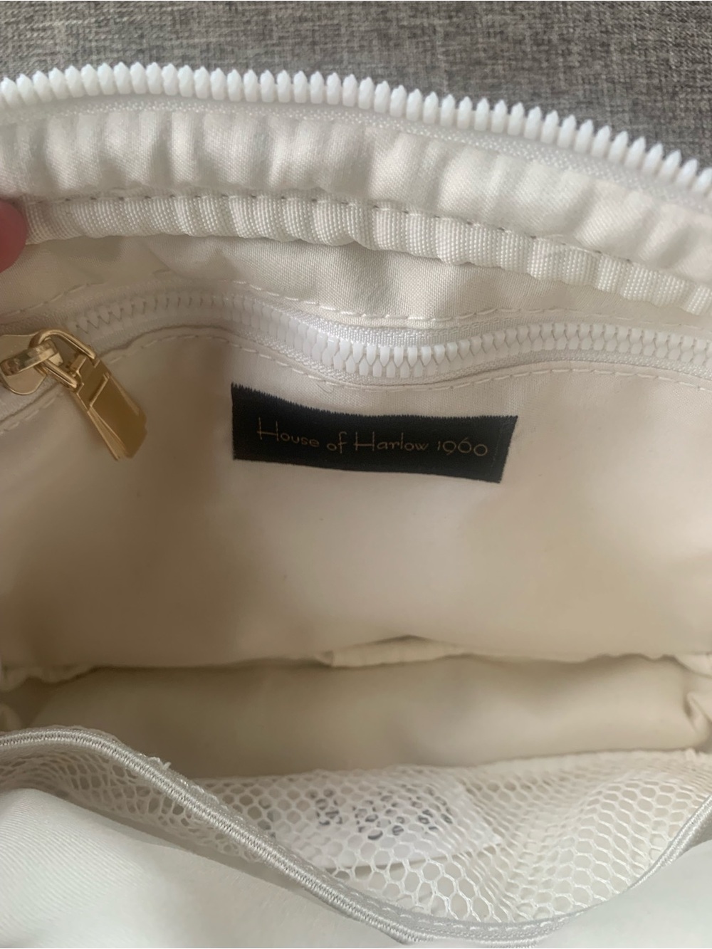 New with tags! House of Harlow 1960 White Quilted Crossbody Hip Bag - Picture 9 of 15